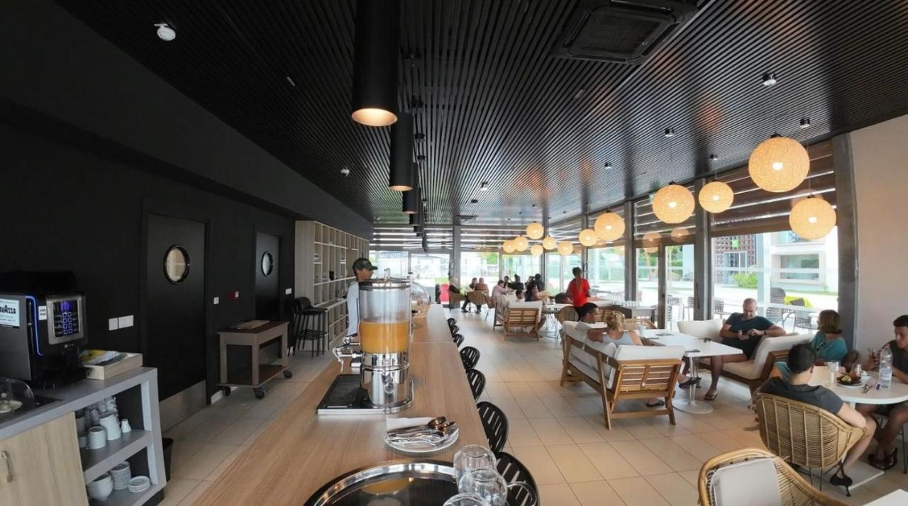 Ibis Styles Mayotte Aeroport Pamandzi Exteriör bild
