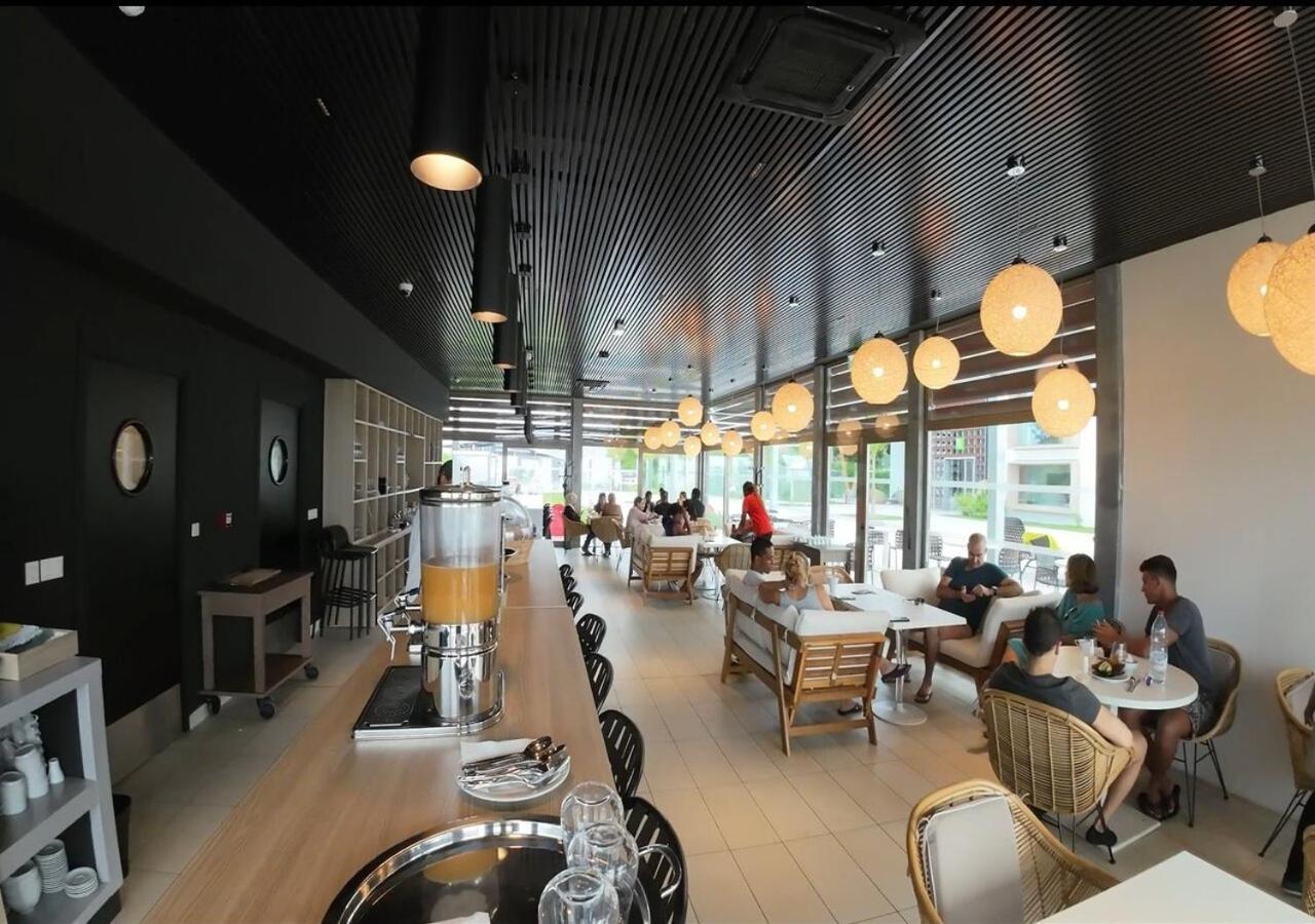 Ibis Styles Mayotte Aeroport Pamandzi Exteriör bild